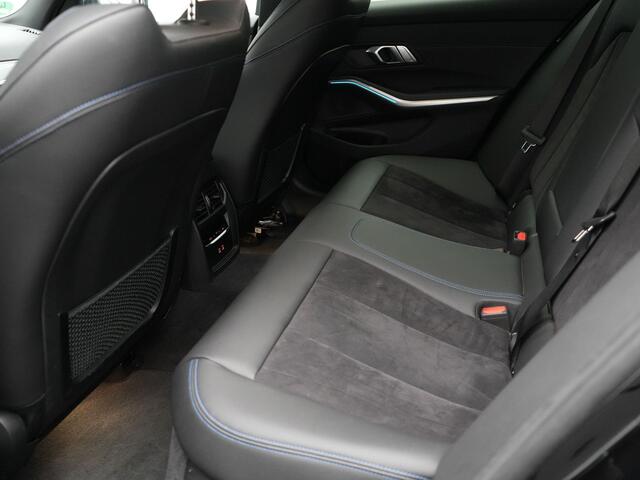 BMW 3-SERIE Touring 330e M Sport FACELIFT Plug In Hybrid 293pk Dealer O.H PHEV | Head Up | Alcantara Sportstoelen Memory | Widescreen Navi | Keyless | stuur & Stoelverwarming | Camera & Parkassist | Apple Carplay | Sfeerverlichting |