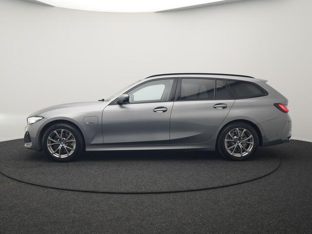 BMW 3-SERIE Touring 320e Sportline FACELIFT Plug In Hybrid Dealer O.H PHEV | Panodak | Widescreen Navi | Harman Kardon | Camera | Keyless | Stuurverwarming | Apple Carplay | BLIS |
