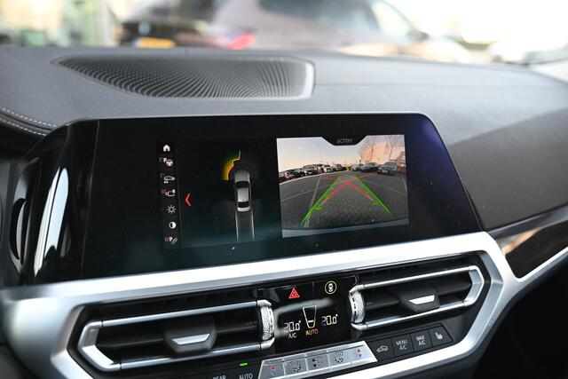 BMW 3-SERIE 320i Luxury Line Automaat / Achteruitrijcamera / LED / Stoelverwarming / Live Cockpit Plus / Parking Assistant / Leder
