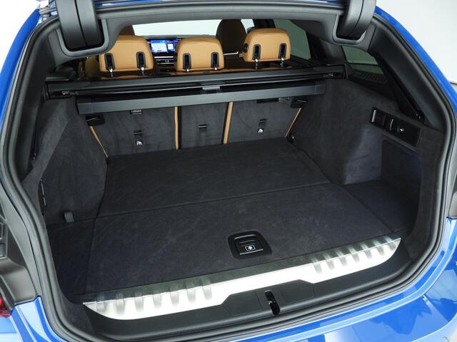 BMW 3-SERIE Touring 330e | Individual Lak | M-Sportpakket | LED | HUD | Trekhaak | Elektr. zetels | DAB | Harman-kardon sound | Alu 19 inch