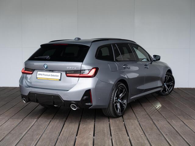 BMW 3-SERIE Touring 330e M Sportpakket | Comfort Pack | Panoramadak | Comfort Access | Achteruitrijcamera | 18'' | Trekhaak