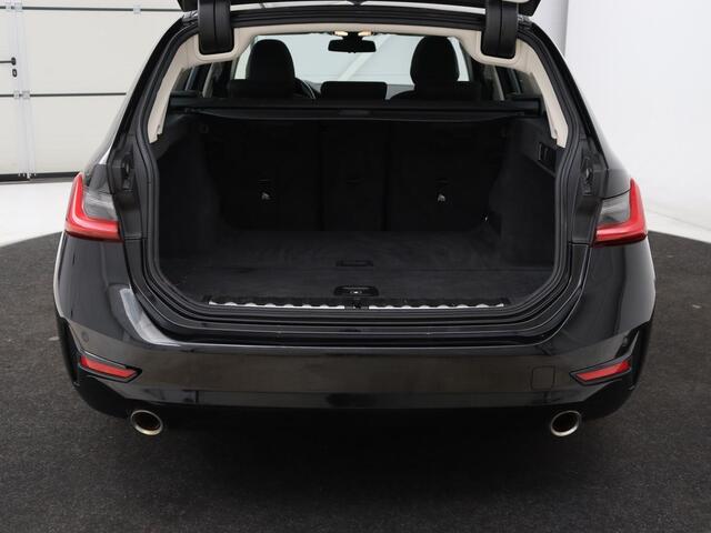 BMW 3-SERIE 320i Executive Edition | Panoramadak | Carplay | Navigatie | Live Cockpit | Full LED | Parkeerhulp | Cruise control | Climate control