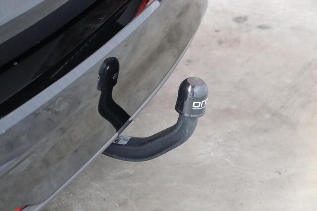 BMW 3-SERIE Touring 320i High Executive M Sport Pakket Automaat / Navigatiesysteem Professional / Trekhaak / Leder / Parkeersensoren / LED-koplampen / Stoelverwarming / Hifi / 18 Inch / Extra Getint Glas / Climate Control / Shadow Line