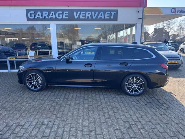 BMW 3-SERIE Touring 330e High Executive