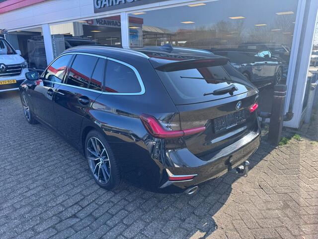 BMW 3-SERIE Touring 330e High Executive