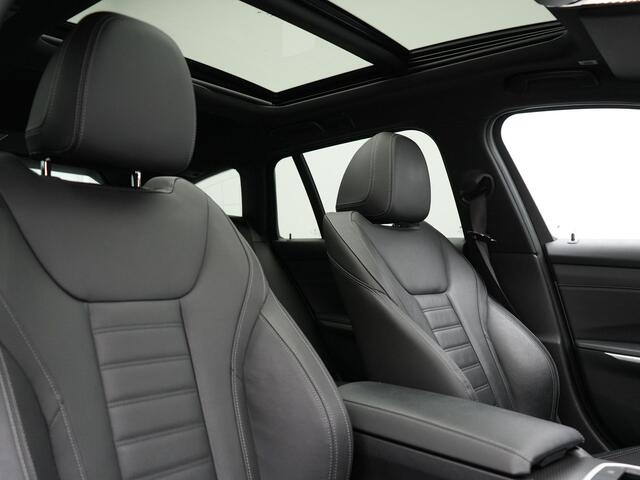 BMW 3-SERIE Touring 330e M Sport FACELIFT Plug In Hybrid 293pk Dealer O.H. PHEV | Trekhaak Af Fabriek | Panodak | Harman / Kardon | Sfeerverlichting | Sportstoelen Verwarmd | Widescreen Navi | Apple Carplay | Blis | DAB |