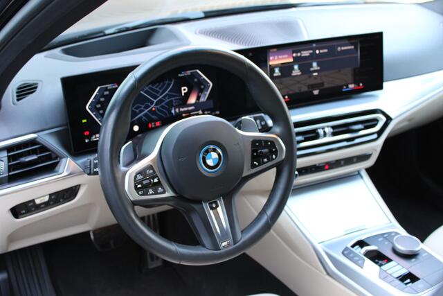 BMW 3-SERIE Touring 330e | Adaptieve cruise | Leder | 360 Camera | M-Pakket