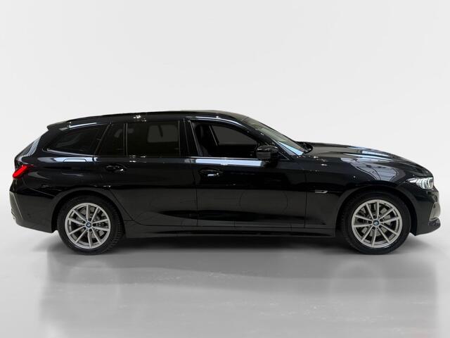 BMW 3-SERIE Touring 320e Facelift | Dealer onderhouden | Blackpack | Virtual cockpit | Camera | ECC | Rest fabrieksgarantie |