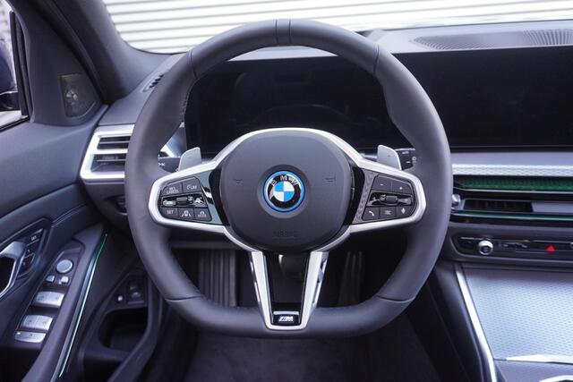 BMW 3-SERIE 330e Touring | M Sportpakket Pro | Innovation Pack | Comfort Pack | M Sport Edition | Individual Lak
