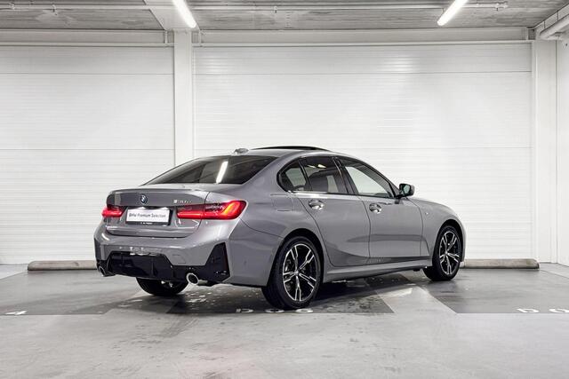 BMW 3-SERIE Sedan 330e | M-Sport | Comfort Pack | Driving Assistant | Active Cruise Control | Hifi System | Schuif-/kanteldak | Comfort Access