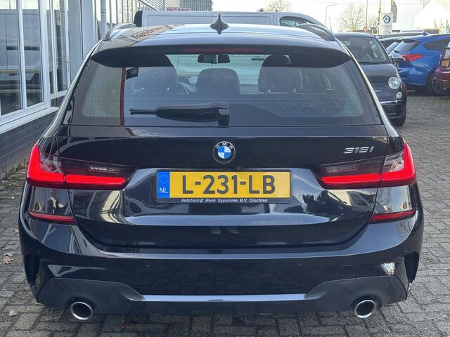 BMW 3-SERIE Touring 318i Business Edition | M Pakket | Sfeerverlichting | Apple Carplay | Parkeercamera
