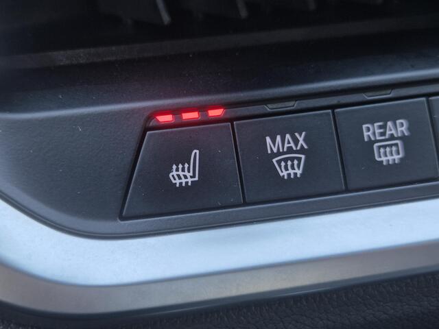 BMW 3-SERIE 320i Business Edition M Sport Automaat / Dealer onderhouden / Stoelverwarming / Trekgewicht 1600 kg / Apple Carplay Android Auto / Cruise control / Keyless Entry/Start / Climate control / Parkeersensoren voor en achter /