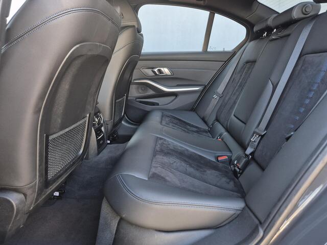 BMW 3-SERIE 320i Business Edition M Sport Automaat / Dealer onderhouden / Stoelverwarming / Trekgewicht 1600 kg / Apple Carplay Android Auto / Cruise control / Keyless Entry/Start / Climate control / Parkeersensoren voor en achter /