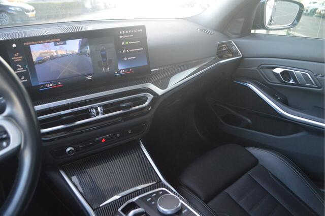 BMW 3-SERIE 320e M Sport Automaat / Trekhaak / Schuif-kanteldak / Sportstoelen / M Adaptief onderstel / Achteruitrijcamera / Adaptieve LED