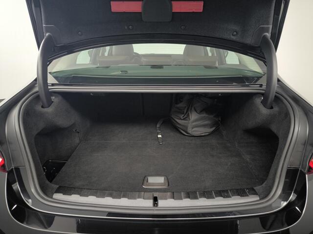 BMW 3-SERIE 320e | Leder | Camera | Parkpilot V+A | Navigatie | LMV | Dealeronderhoud | Hybrid Automaat |