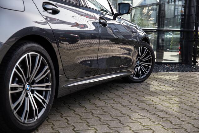 BMW 3-SERIE Touring 330i High Executive M-Sport , Panoramadak, Adap. cruise,