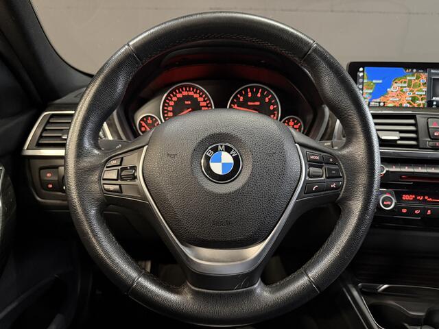 BMW 3-SERIE Touring 318i High Executive Automaat | Leder | Stoelverwarming | Full LED | Navi | PDC V+A