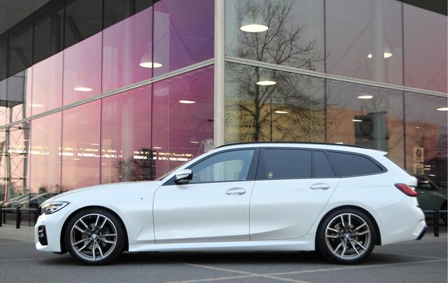 BMW 3-SERIE Touring 320i Executive Edition M Sport Automaat / Sportstoelen / Cruise Control / M Sportonderstel / Getint glas achter