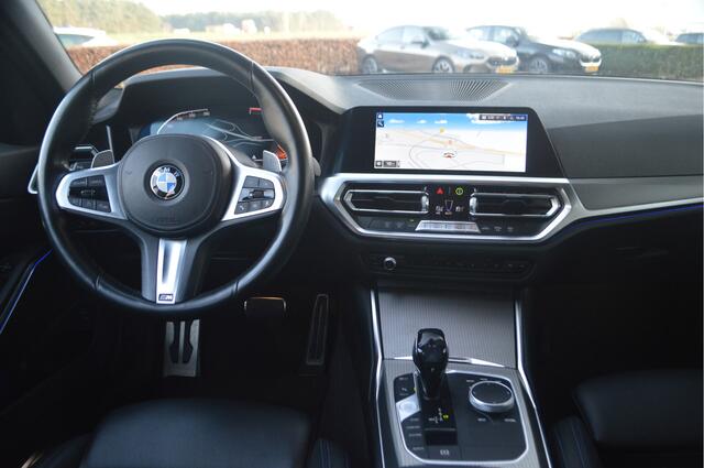 BMW 3-SERIE Touring 320i Executive Edition M Sport Automaat / Sportstoelen / Cruise Control / M Sportonderstel / Getint glas achter