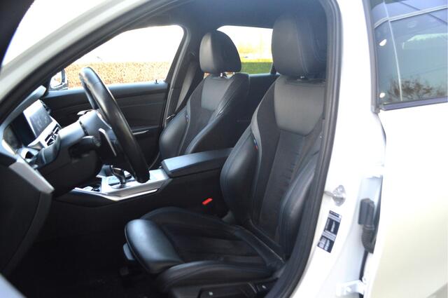 BMW 3-SERIE Touring 320i Executive Edition M Sport Automaat / Sportstoelen / Cruise Control / M Sportonderstel / Getint glas achter