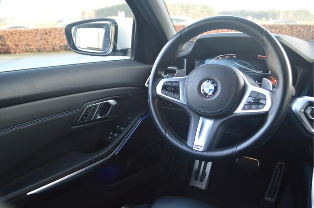 BMW 3-SERIE Touring 320i Executive Edition M Sport Automaat / Sportstoelen / Cruise Control / M Sportonderstel / Getint glas achter