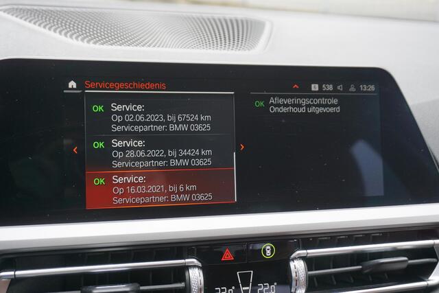 BMW 3-SERIE 320i High Exec.Individual/Dealeronderhouden/ Trekhaak wegklapbaar