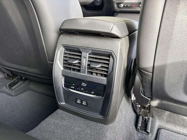 BMW 3-SERIE Sedan 330e M Sportpakket Pro / Comfort Pack / Elektrisch glazen schuif-/kanteldak / HiFi System