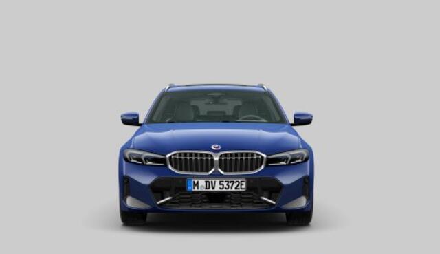 BMW 3-SERIE Touring 330e M Sport - Trekhaak - Panoramadak - Active Cruise Control - Getinte/Geluiddempende ruiten - Comfort Access - Parking/Driving Assistant - Stuurwielrand verwarmd - Elektrisch verstelbare voorstoelen -