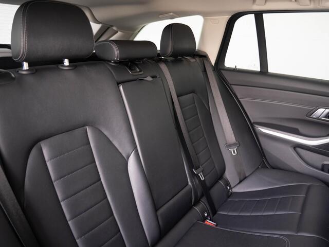 BMW 3-SERIE Touring 320i | Luxury Line | Achteruitrijcamera | Panoramadak | Stoelverwarming | LED