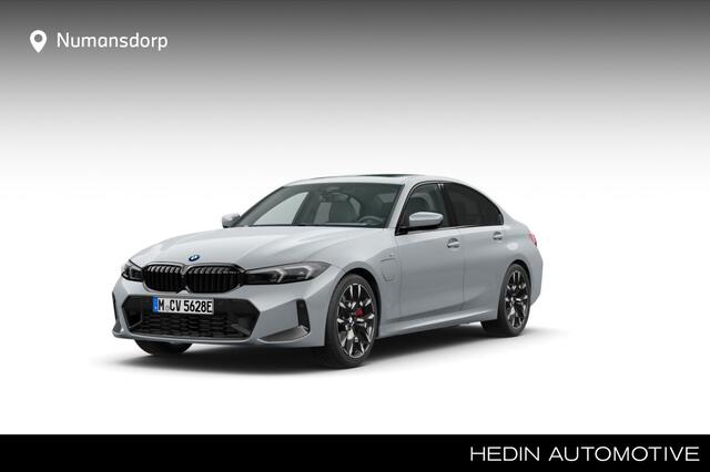 BMW 3-SERIE 330e | M-Sport Pro | 19'' | S/k-dak | Park. Plus | Driv. Ass. | Trekhaak | Comf. Acc. | Elek. achterklep | Stuur + stoelverw. | Getint glas