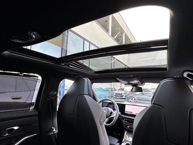 BMW 3-SERIE Touring 330e M-SPORT (LCi) ** LED, M-SPORTST, LEDER, PANO, TREKH, HuD, ACC, 19-inch LMV ** 1e EIG - Ex BMW-AG ** * INFORMEER OOK NAAR ONZE AANTREKKELIJKE FINANCIAL-LEASE TARIEVEN **