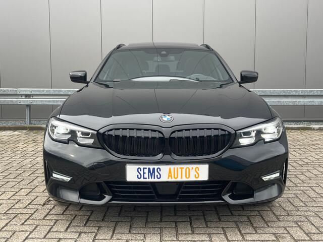 BMW 3-SERIE Touring 320d High Executive Pano / Head-up / Elec. Trekhaak / Stuur-Stoel Verw. / Harman/Kardon