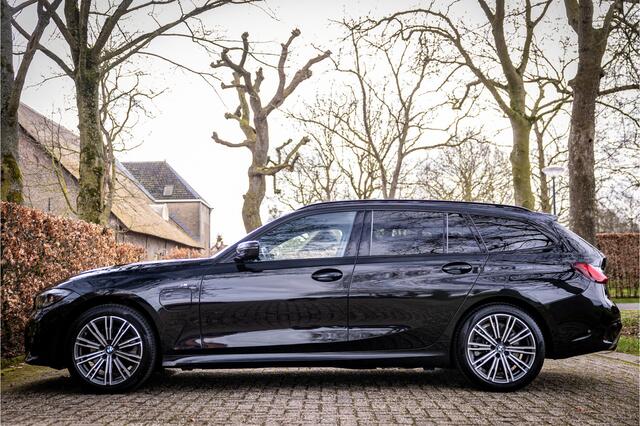 BMW 3-SERIE Touring 320e M Sport Panorama Keyless Camera