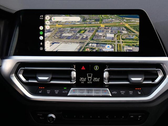 BMW 3-SERIE TOURING 320e LEER/ CAMERA/ ELEKT. KLEP/ SFEERVERLICHTING/ 18" BREEDSET MET 4 NIEUWE ALL-SEASON BANDEN