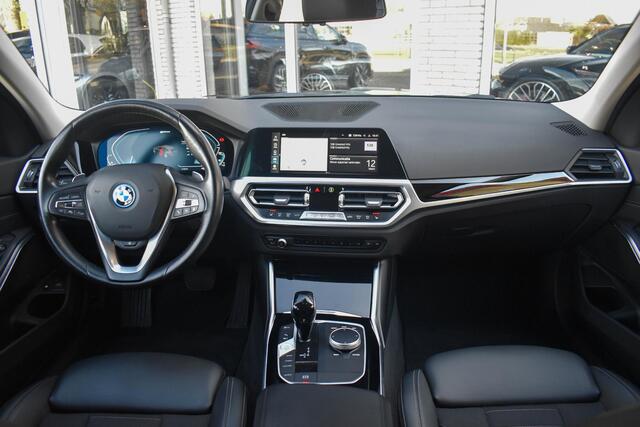 BMW 3-SERIE Touring 320e Panoramadak ACC Trekhaak Stuur/Stoelverwarmin
