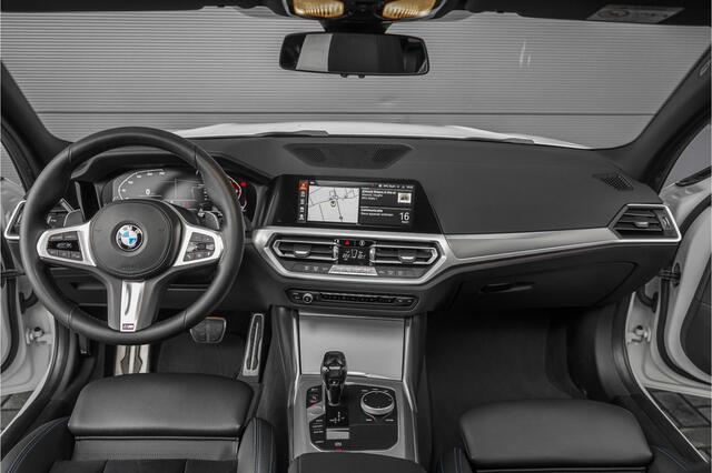 BMW 3-SERIE Touring 330i M-Sport Pano H/K M-Sportrem Trekhaak CarPlay