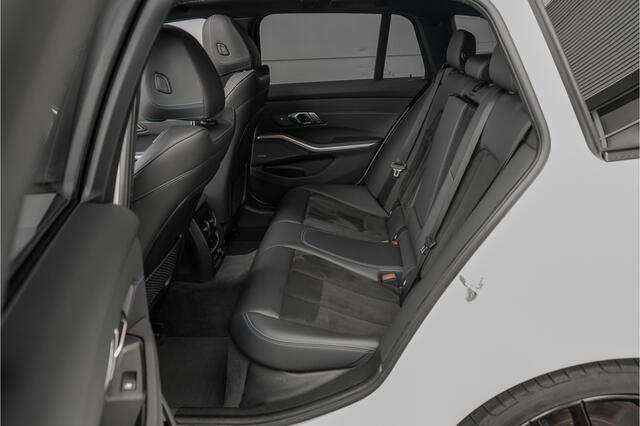 BMW 3-SERIE Touring 330i M-Sport Pano H/K M-Sportrem Trekhaak CarPlay
