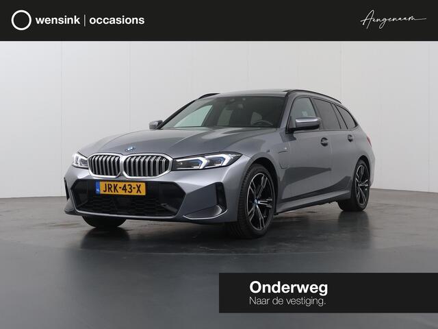 BMW 3-SERIE Touring 330e | M-Pakket | BMW LED | Panormadak | Curved Display | HUD | M-Sportstoelen | Ele.verstelbare stoelen + geheugen | Camera | DAB | Adaptieve Cruise Control | Ele. kofferdeksel |