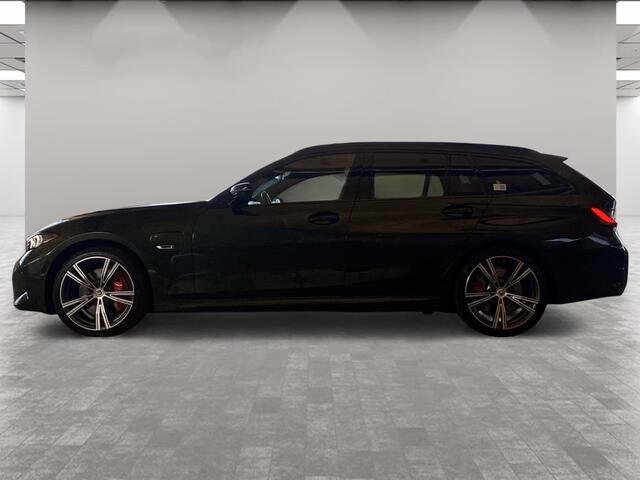 BMW 3-SERIE Touring 330e M-SPORT (LCi) ** INDIVIDUAL, FULL OPTIONS, o.a. IND. LEDER, TREKH, 19-inch LMV, ** 1e EIG - UNFALLFREI ** ** INFORMEER OOK NAAR ONZE AANTREKKELIJKE FINANCIAL-LEASE TARIEVEN **