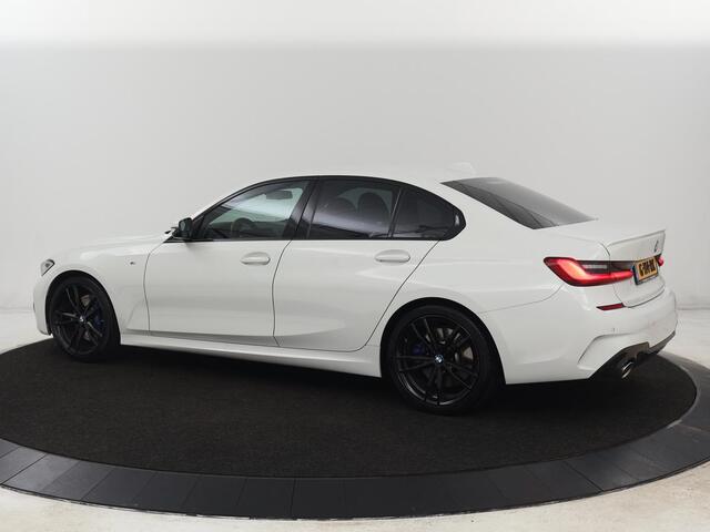 BMW 3-SERIE 320i M Sport | Head-Up | Stoelverwarming | Leder/Alcantara | Carplay | Live Cockpit | Keyless | Sportstoelen | Climate control