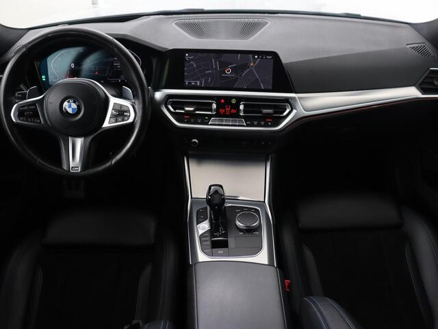 BMW 3-SERIE 320i M Sport | Head-Up | Stoelverwarming | Leder/Alcantara | Carplay | Live Cockpit | Keyless | Sportstoelen | Climate control