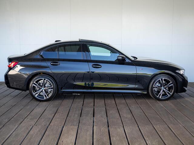 BMW 3-SERIE Sedan 330e | M Sportpakket | Comfort Pack | Comfort Access | Achteruitrijcamera | Schuif-/kanteldak | Stoelverwarming | Trekhaak