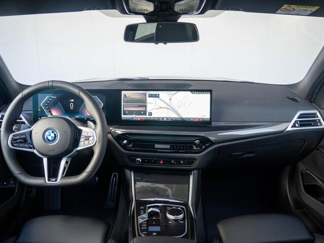 BMW 3-SERIE Sedan 330e | M Sportpakket | Comfort Pack | Comfort Access | Achteruitrijcamera | Schuif-/kanteldak | Stoelverwarming | Trekhaak