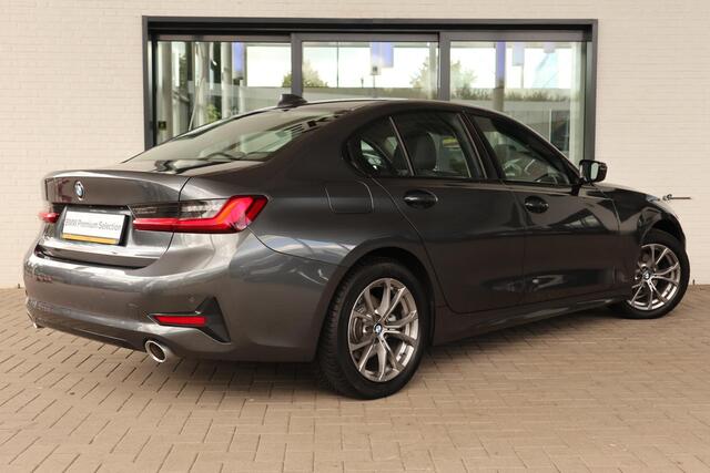 BMW 3-SERIE Sedan 318i Sport Line HiFi System / Sportstoelen / Adaptieve Led Koplampen / Shadow Line