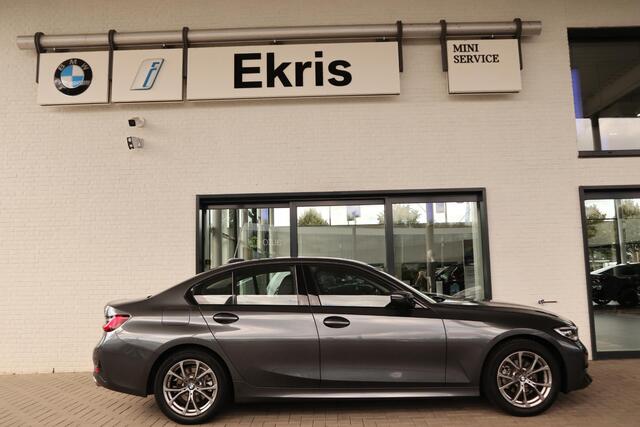 BMW 3-SERIE Sedan 318i Sport Line HiFi System / Sportstoelen / Adaptieve Led Koplampen / Shadow Line