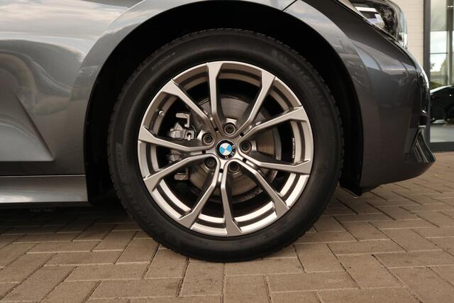 BMW 3-SERIE Sedan 318i Sport Line HiFi System / Sportstoelen / Adaptieve Led Koplampen / Shadow Line