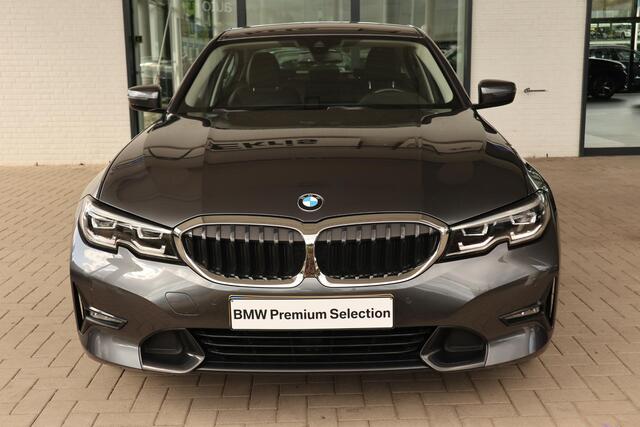 BMW 3-SERIE Sedan 318i Sport Line HiFi System / Sportstoelen / Adaptieve Led Koplampen / Shadow Line