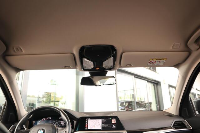 BMW 3-SERIE Sedan 318i Sport Line HiFi System / Sportstoelen / Adaptieve Led Koplampen / Shadow Line