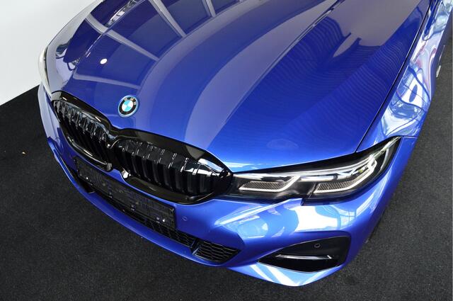 BMW 3-SERIE Touring 330e Hybride M-Sportedition | M-Kuipstoelen !