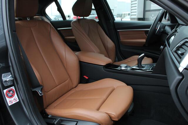 BMW 3-SERIE 320i High Executive / LCI / Leer / LED / 18"/ N.A.P.